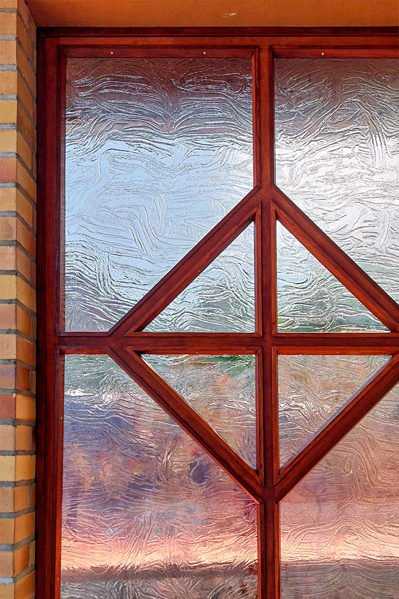 Fenster mit Holzverkleidung